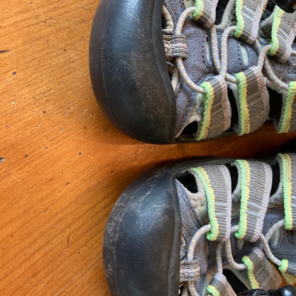 Boys Keens Grey, great condition - Picture 3 of 12